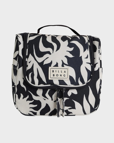 TRAVEL BEAUTY