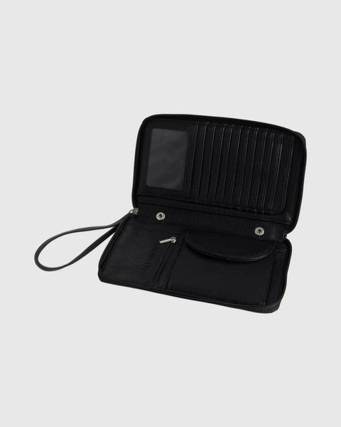 TRAVEL WALLET