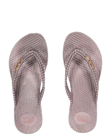 KICK BACK THONG
